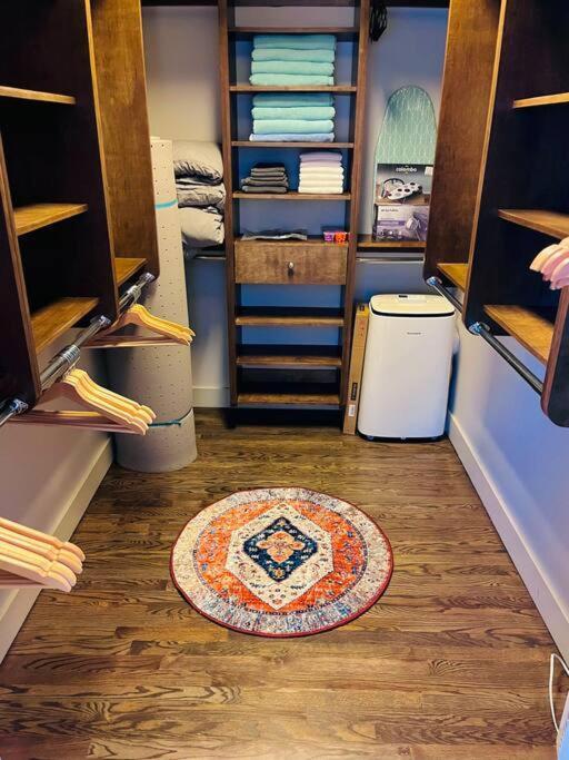 Sunny Penthouse On 17Th Ave, 1 Bedroom, 1 Loft Bed With Ladder, 1 Sofa Bed, Sleeps 6, Downtown Calgary Luaran gambar