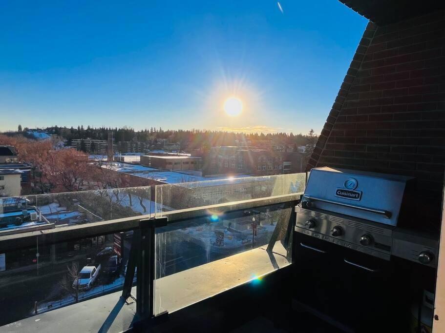 Sunny Penthouse On 17Th Ave, 1 Bedroom, 1 Loft Bed With Ladder, 1 Sofa Bed, Sleeps 6, Downtown Calgary Luaran gambar