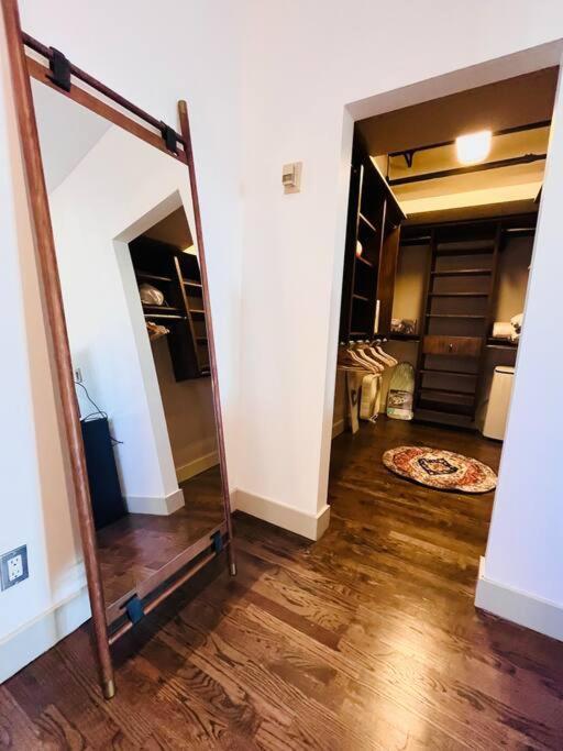 Sunny Penthouse On 17Th Ave, 1 Bedroom, 1 Loft Bed With Ladder, 1 Sofa Bed, Sleeps 6, Downtown Calgary Luaran gambar